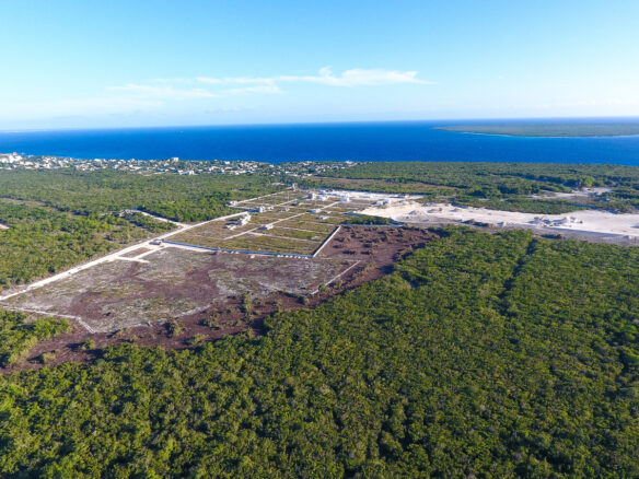 Vista aerea de Caleta, Bella Mar Villa Caleta, es un proyecto de casas y solares, con control de acceso, club house con piscina, cancha de basket ball y otras amenidades, en el distrito municipal de Caleta, la zona de mayor desarrollo turistico einmobiliario de La Romana, donde se esta construyendo el hotel Hilton y funciona la marina de Capitan kidd.