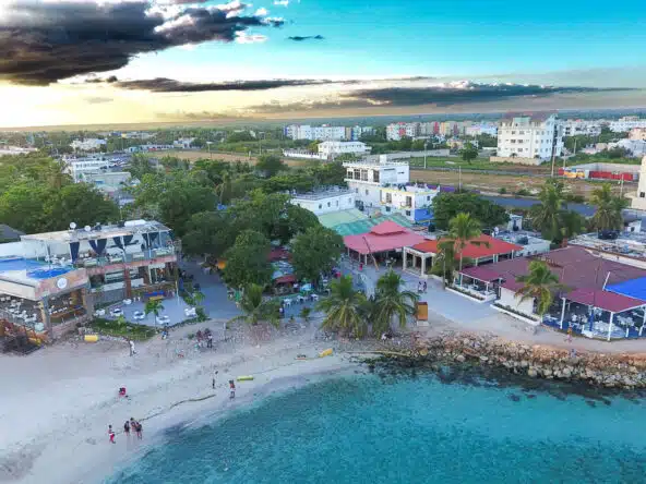 Caleta, todos quieren comprar casas, apartamentos, solares en esta locacion.