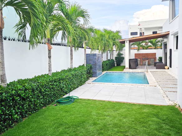 Casa Con Piscina – Estrella Marina – Hab 1er Nivel – Caleta La Romana – Vista Hotel Hilton